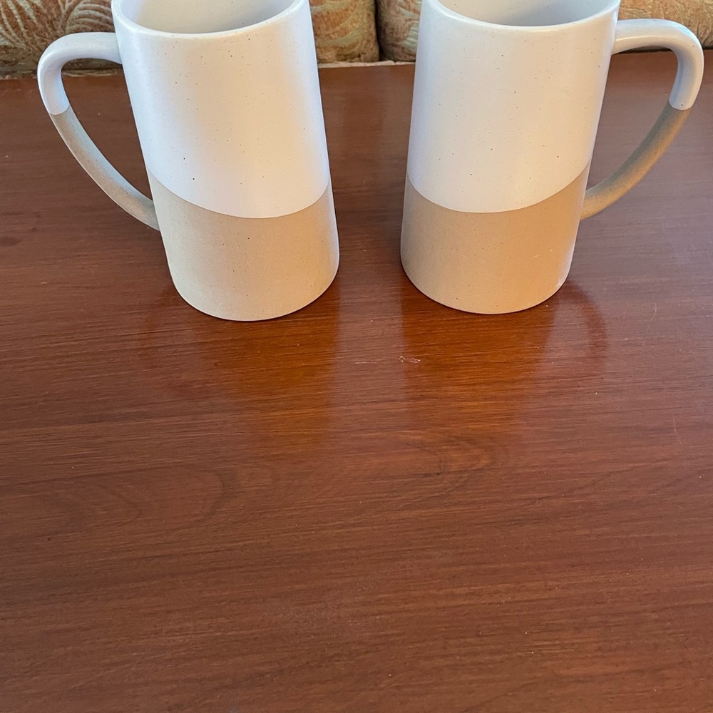 Elegant Two-Tone Ceramic Mugs - White and Tan